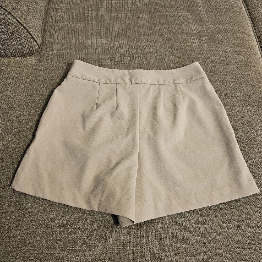 A New Day Cream Taupe Casual Stretch Neutral High Rise Shorts Size 8